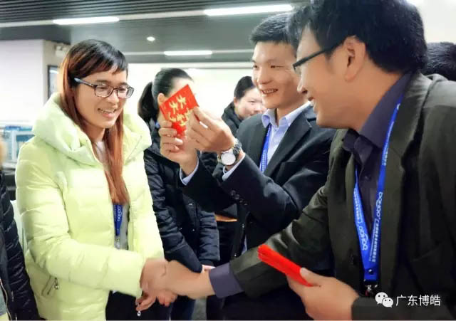 收到禮物的女神們心情就像被全世界寵愛著一般！